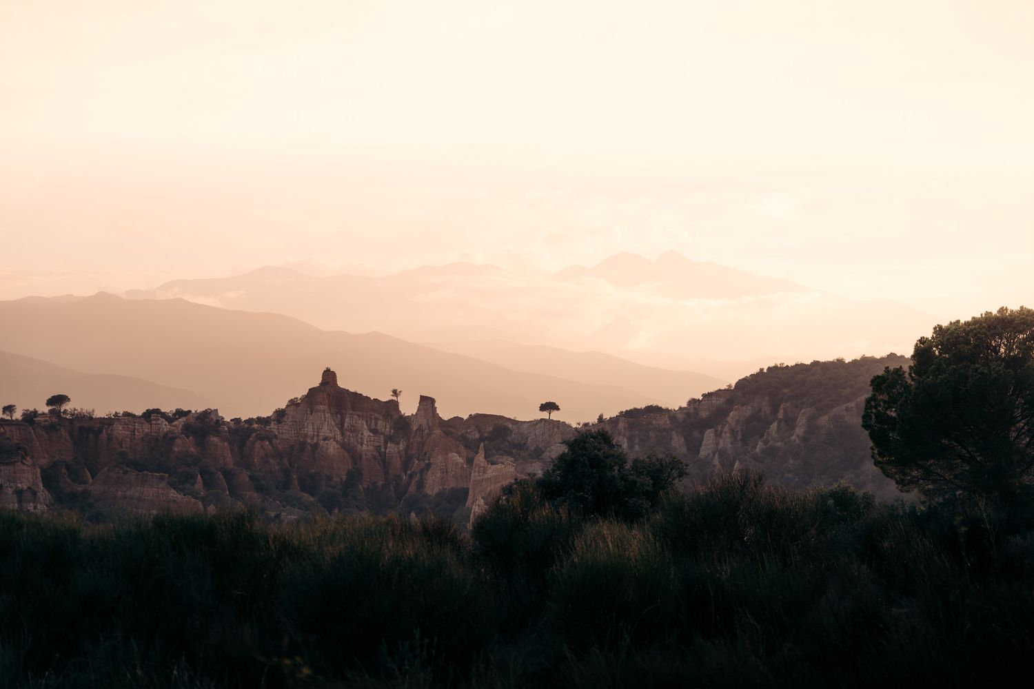 orges d'Ille-sur-Têt au coucher du soleil dans les pyrénées orientales