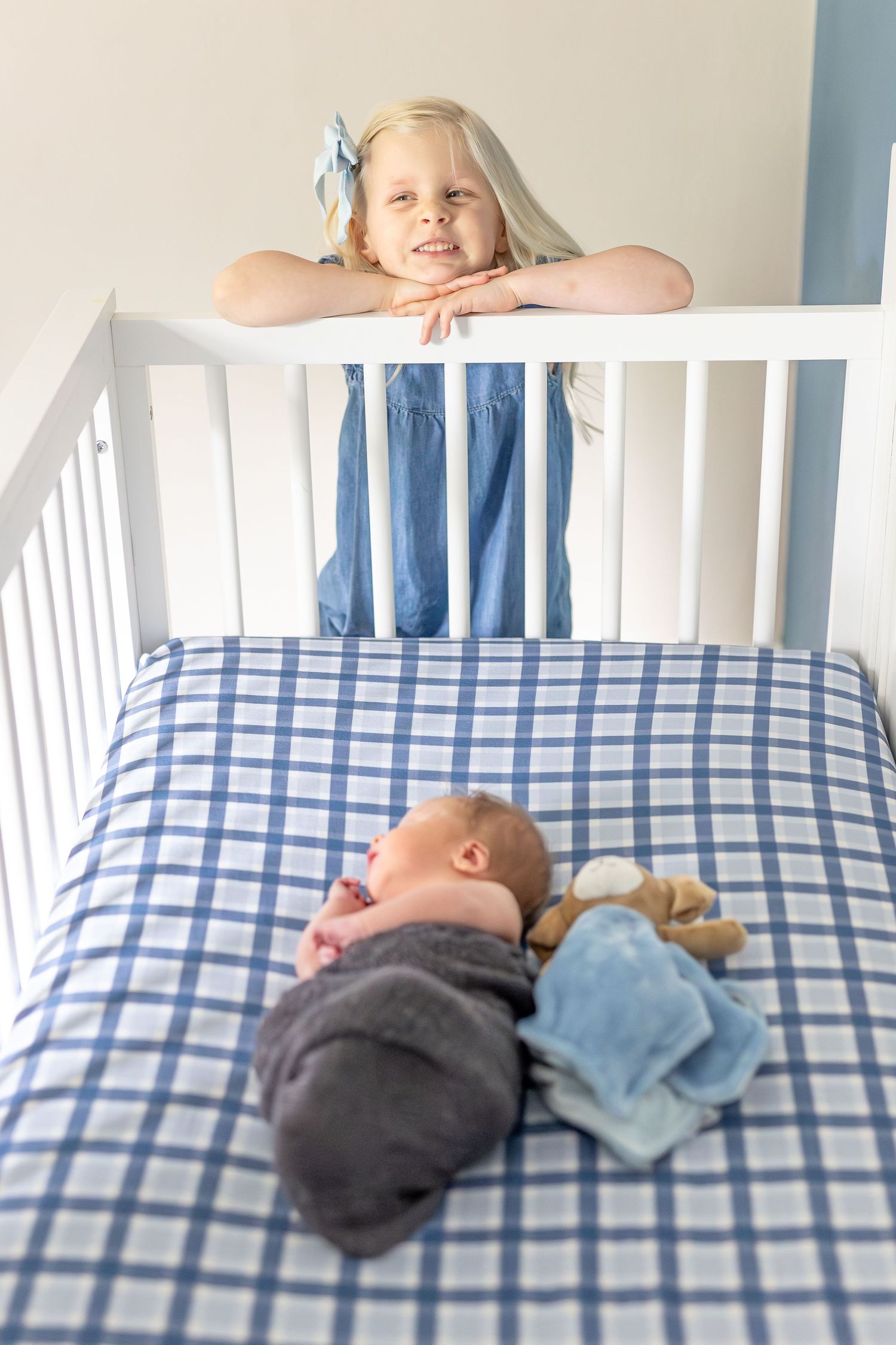 Lifestyle in-home newborn photography O'fallon, Illinois