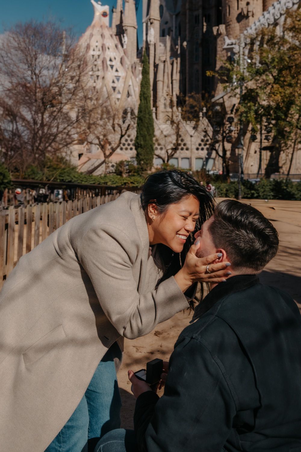 Natural couple pose with roses on Passeig de Gaudí Surprise proposal photoshoot Barcelona BarcelonaLoversPH
