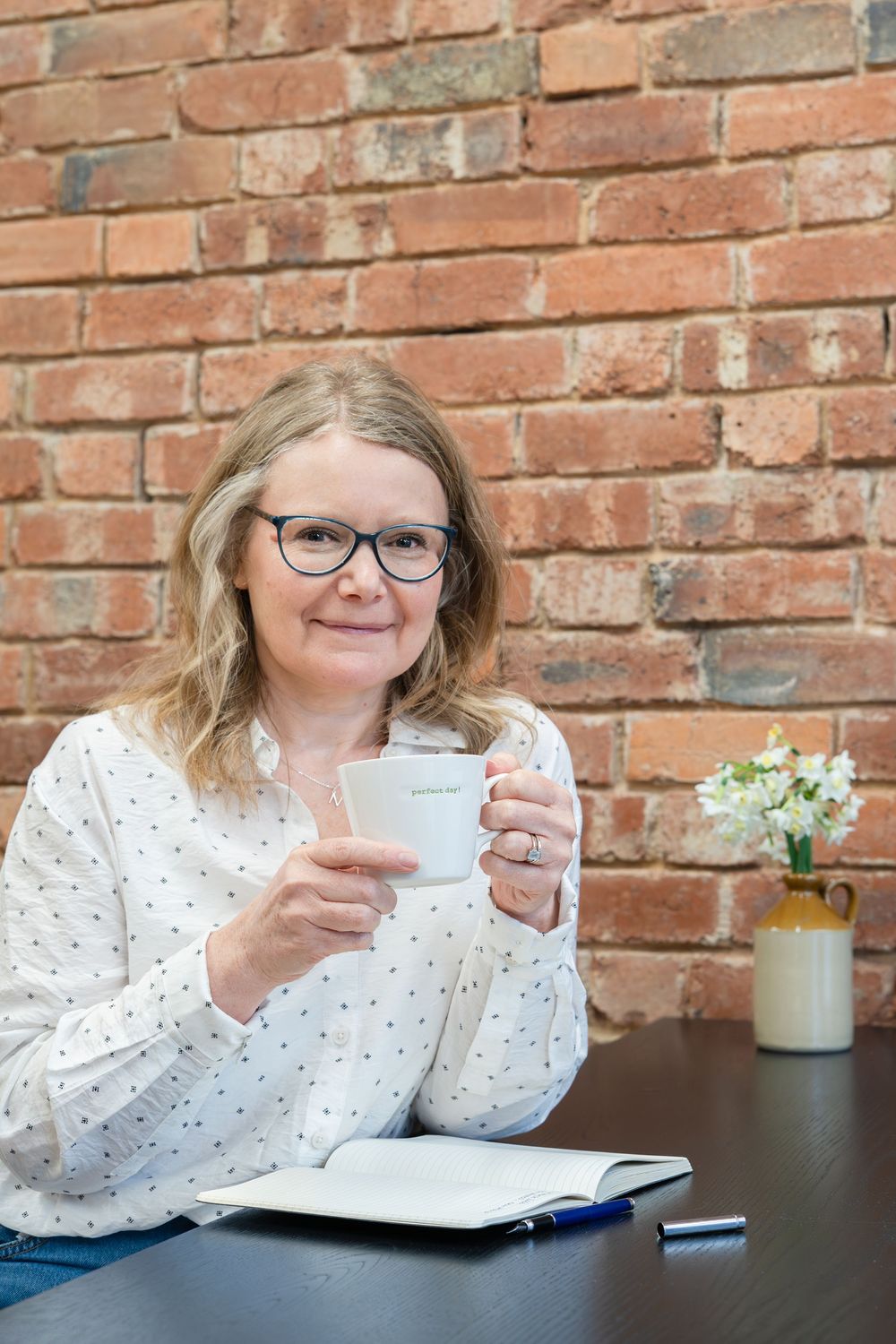Nicola Pope - mindset coach supporting women who have outgrown old roles step into confidence and careers that that reflect who they are now