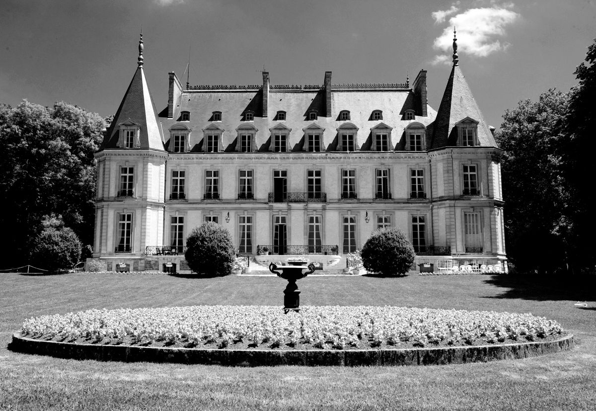 chateau de santeny near paris