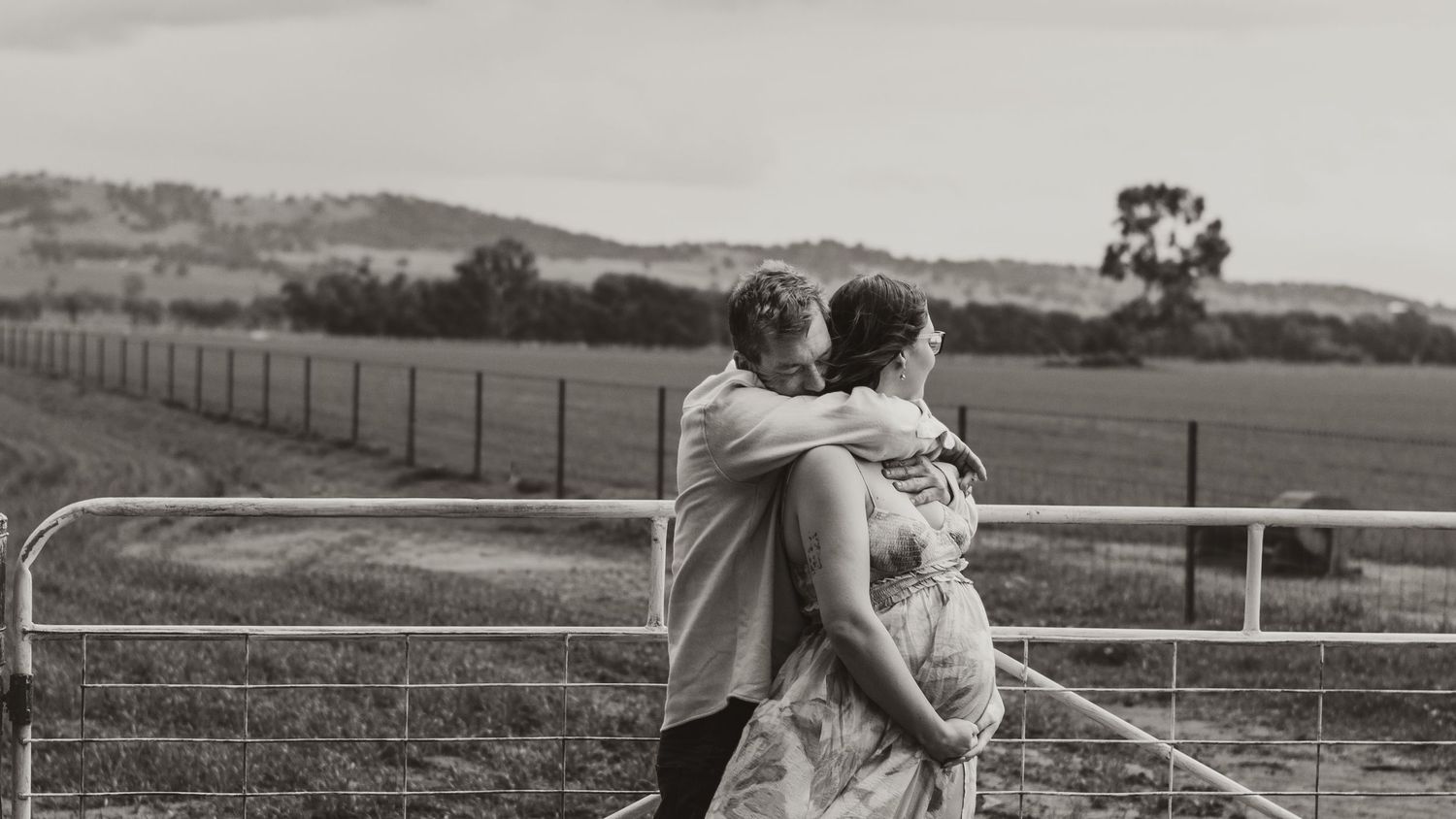 Maternity photography Wagga Wagga Riverina Junee Cootamundra capturing connection