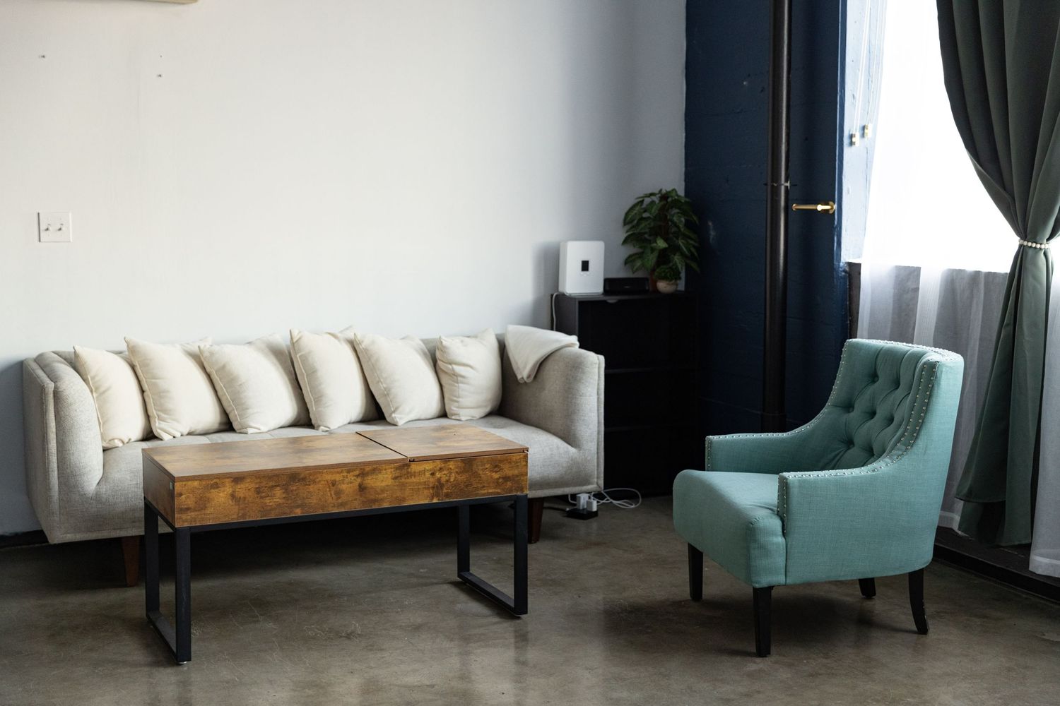 Lounge area for clients in Los Angeles food photography studio.