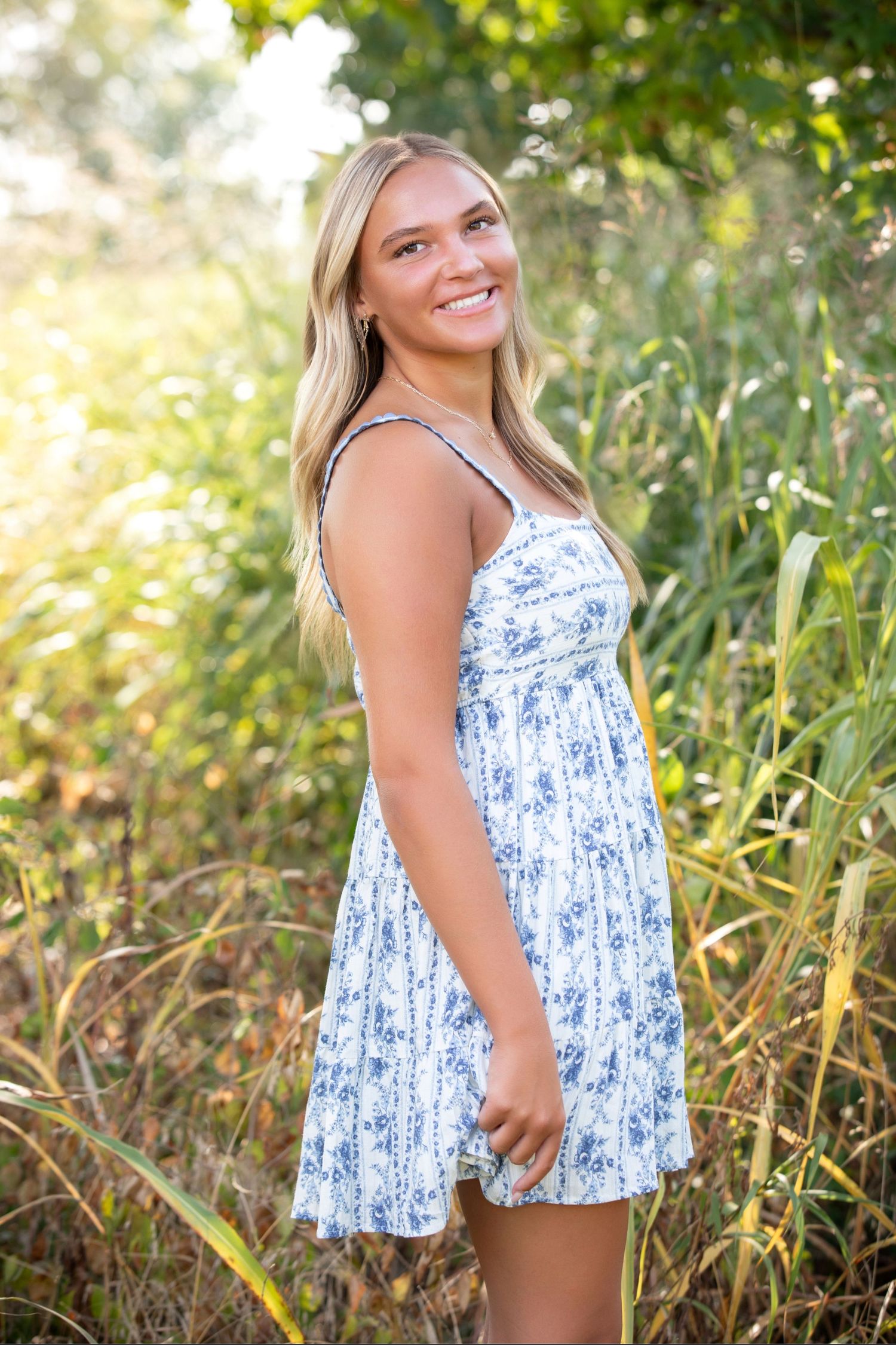 Olentangy senior pictures. German Village senior pictures.  Scioto Audubon senior pictures.  Urban senior pictures. Flower senior pics.
