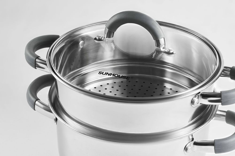 Chụp ảnh đồ gia dụng với phong cách hiện, trong một căn bếp tràn ngập ánh sáng
