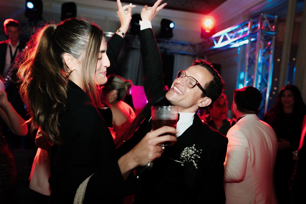 invitati che ballano durante festa matrimonio a villa nobel sanremo