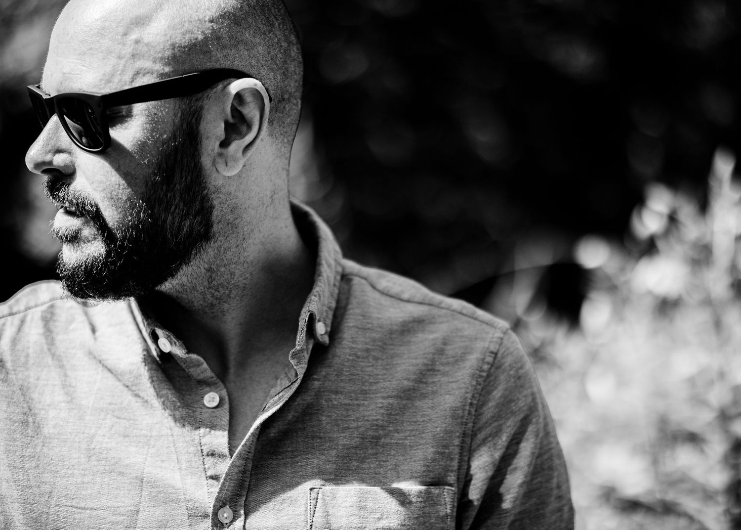photograph of Paul Mavor photography in black and white wearing sunglasses