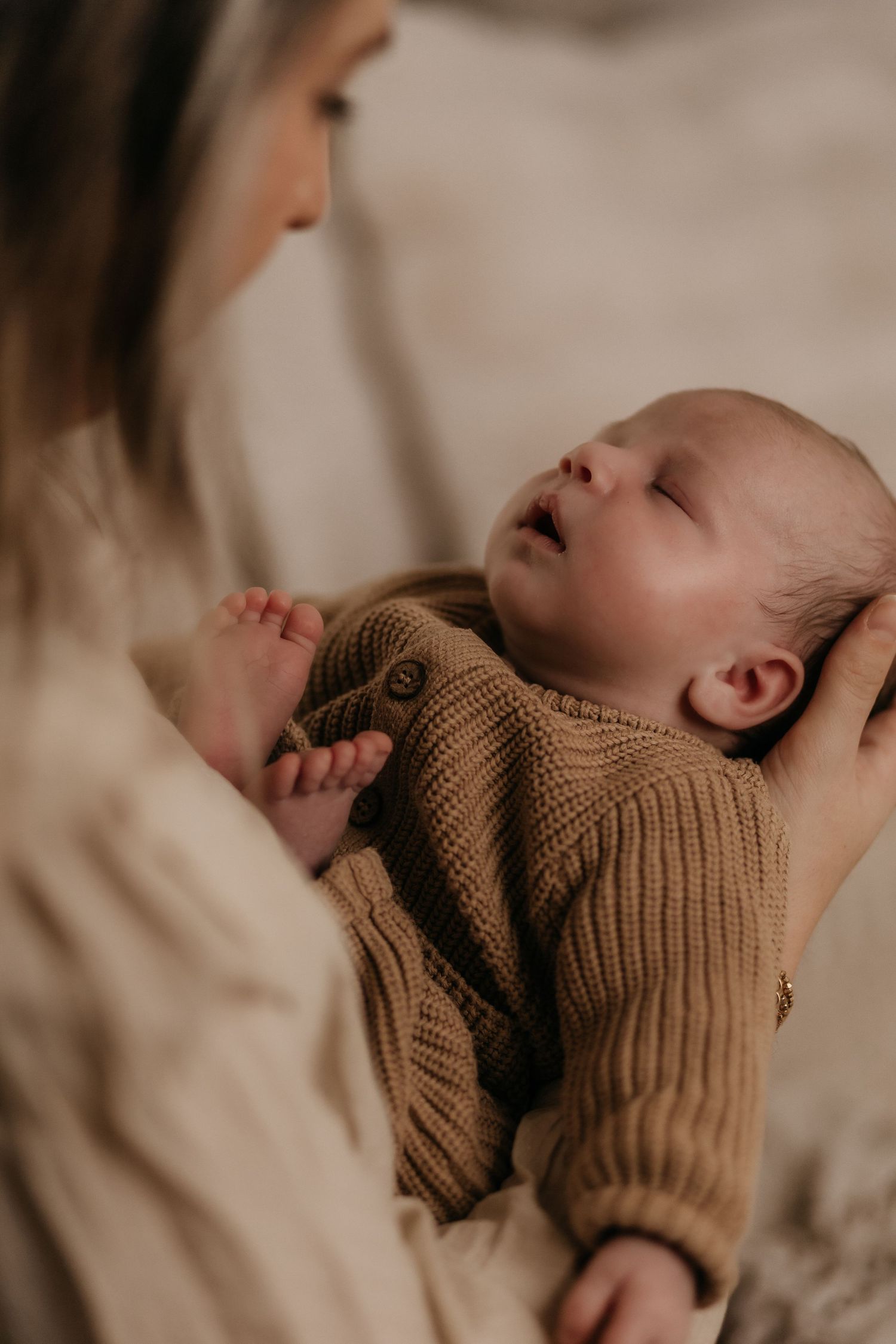 Newbornfotoshoot, newborn fotografie, close-up babyfoto's, beste babyfotograaf Limburg, studiofotoshoot newborn, newbornfoto's Limburg.