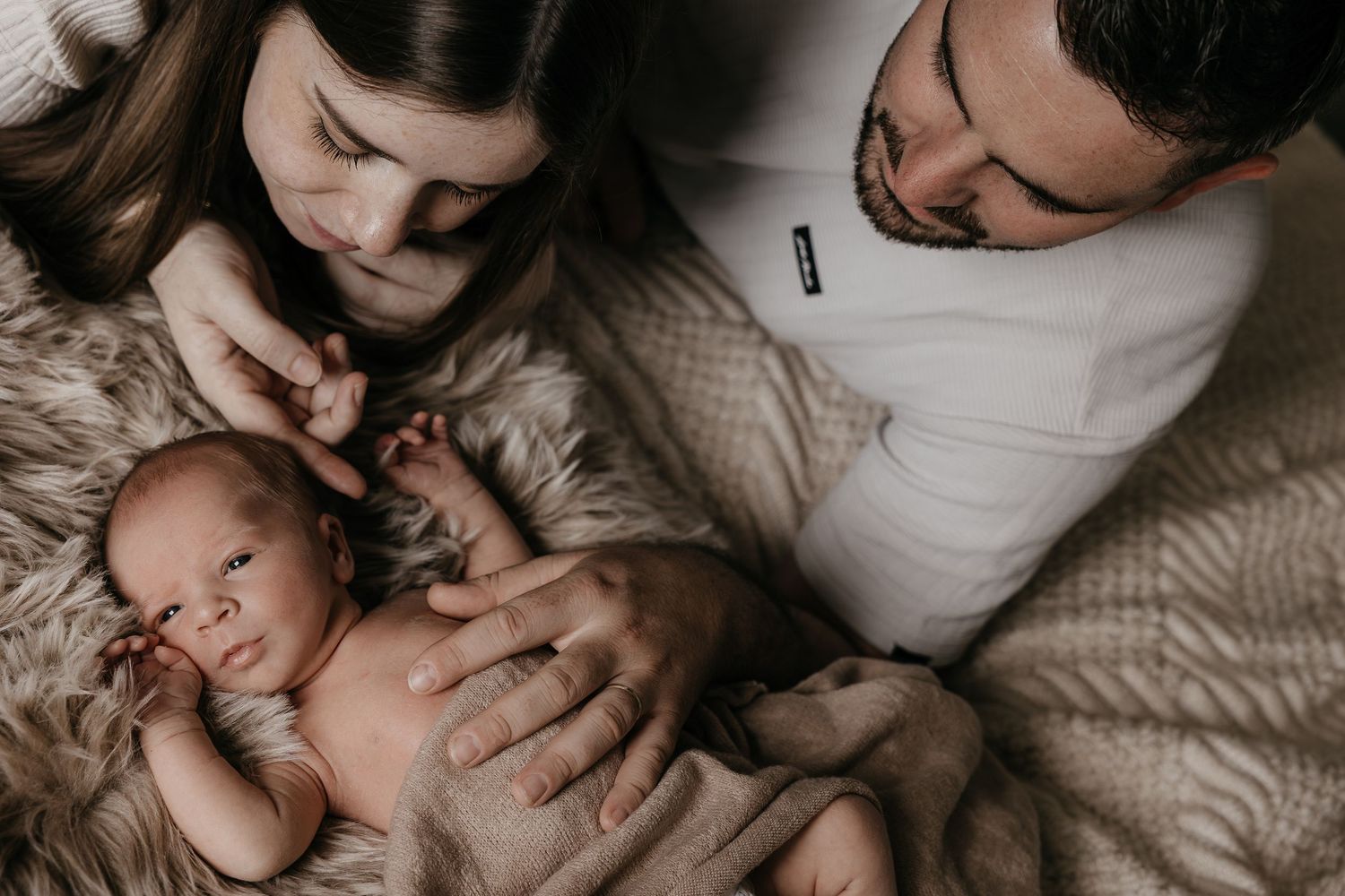 Newbornfotoshoot, newborn fotografie, close-up babyfoto's, beste babyfotograaf Limburg, studiofotoshoot newborn, newbornfoto's Limburg.