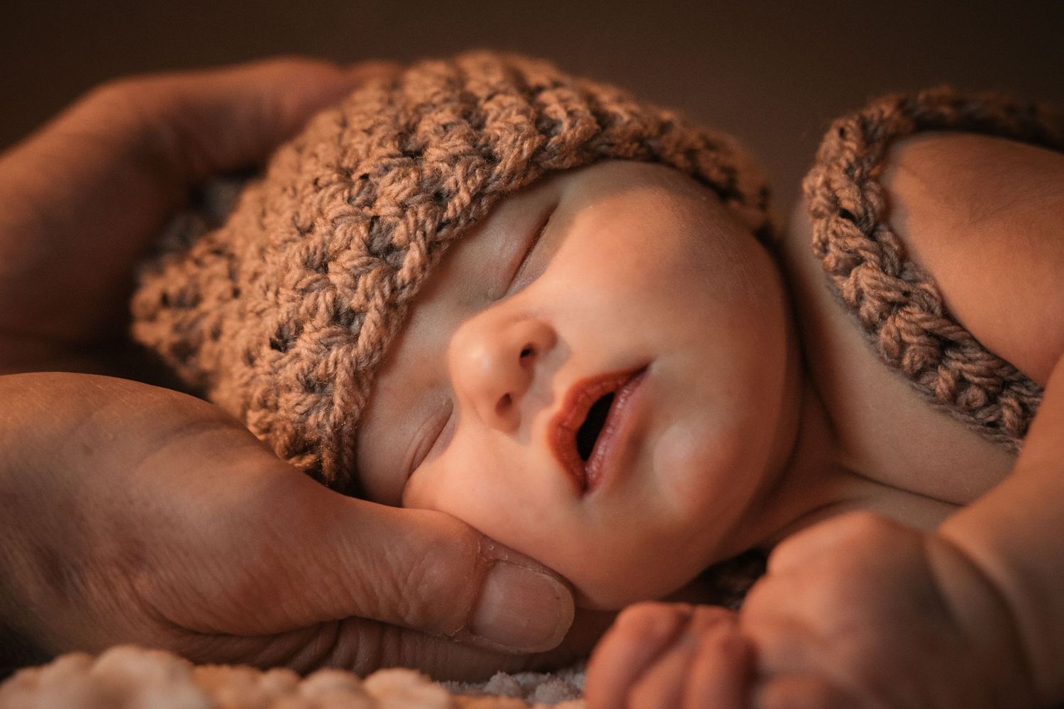Newbornfotoshoot, newborn fotografie, close-up babyfoto's, beste babyfotograaf Limburg, studiofotoshoot newborn, newbornfoto's Limburg.