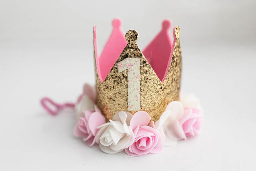 Gold glitter birthday crown with number 1, baby photographer in Riverside County.