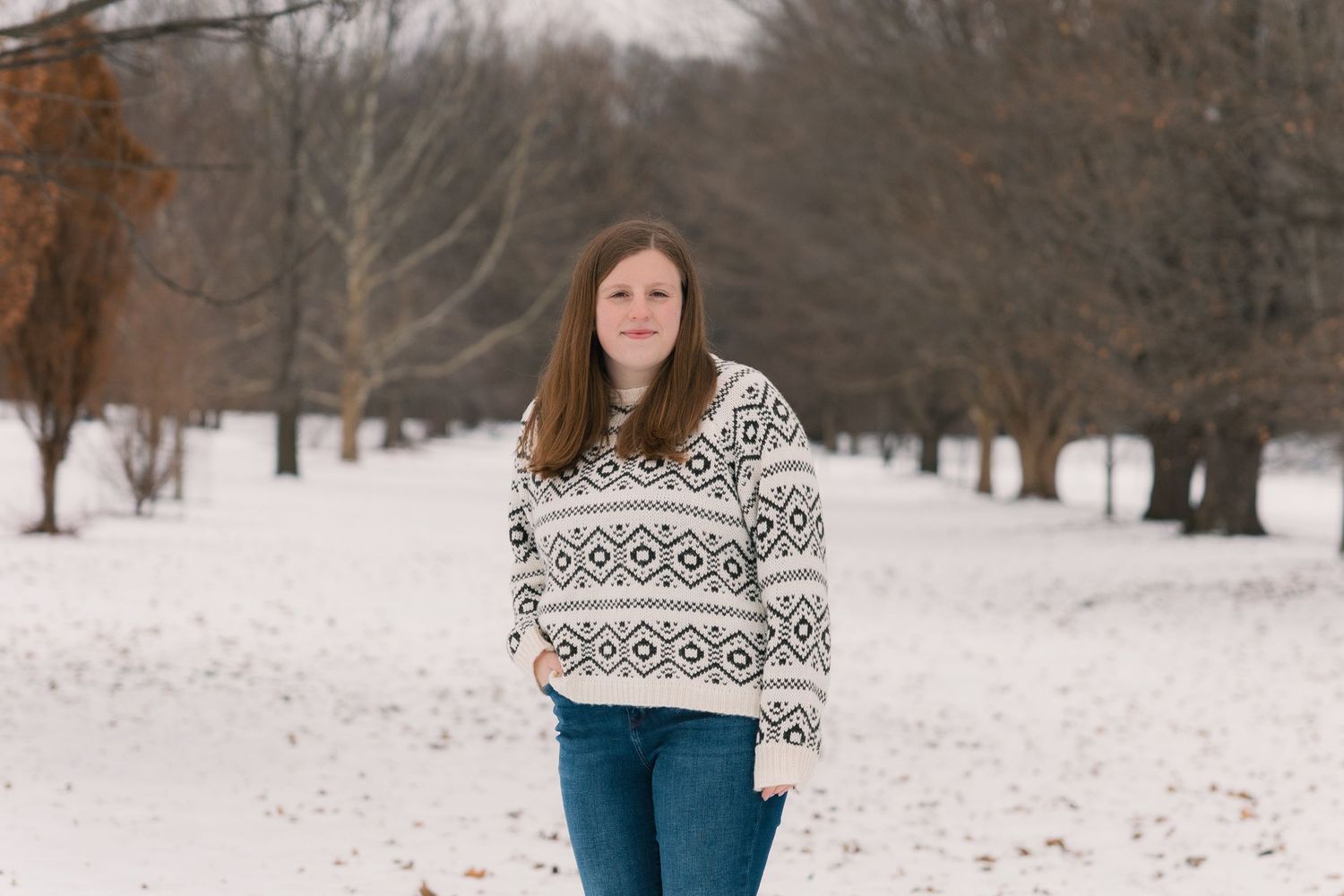 what to wear senior pictures madison wi professional photographer advice outdoor winter photos cozy striped sweater cable knit uw arboretum
