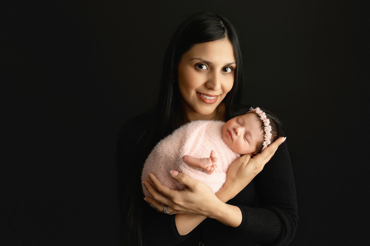 Mom with newwborn. Greenville newborn photographer, Easley newborn photographer, Upstate newborn photographer, Greenville newborn