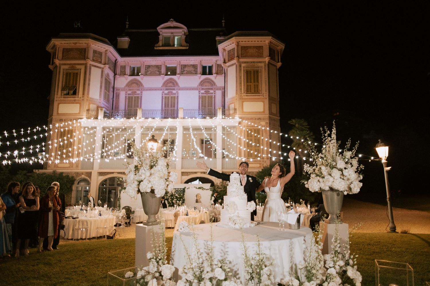 cutting the cake at Villa Nobel during a wedding in Sanremo