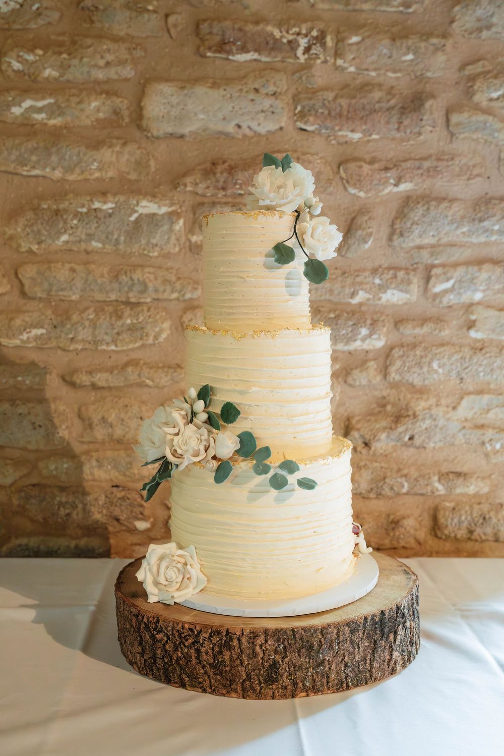 Bath Wedding Photographer Zara Davis Photography Cotswolds Wick Farm Bath the wedding cake