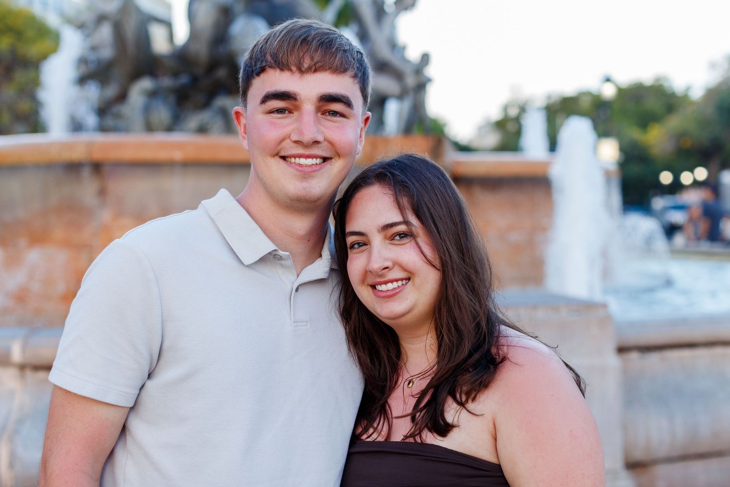 Couples portrait at Fuente Raíces in Old San Juan, Puerto Rico.