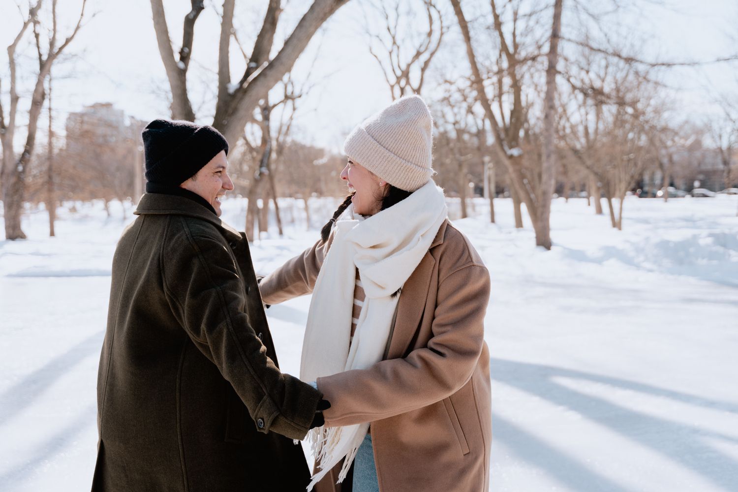 Séance photo en hiver au parc La Fontaine à Montréal.