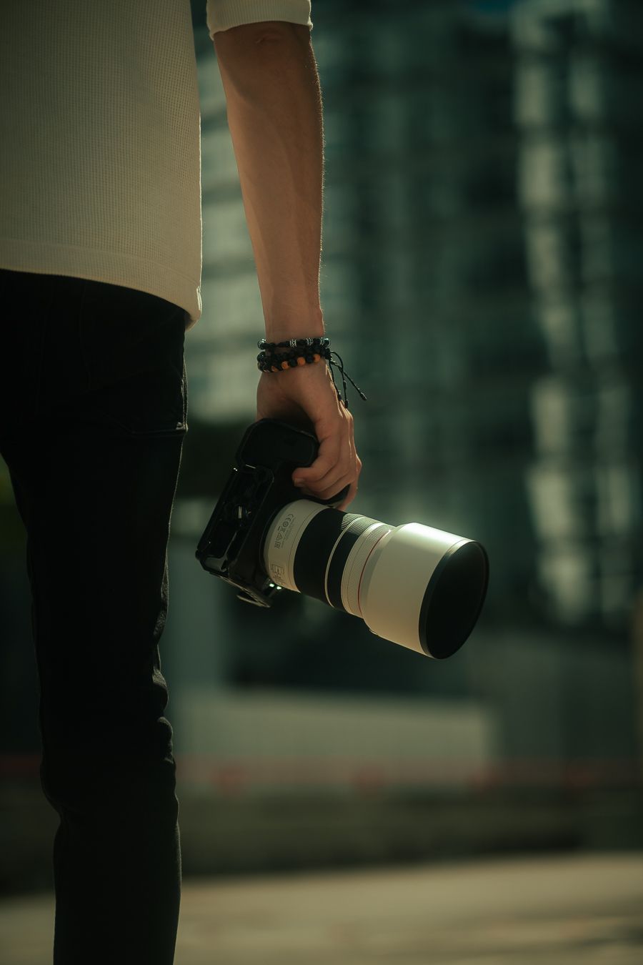 Canon R6 Mark II with RF 70-200mm lens — cinematic photography setup in Miami for portraits and weddings.