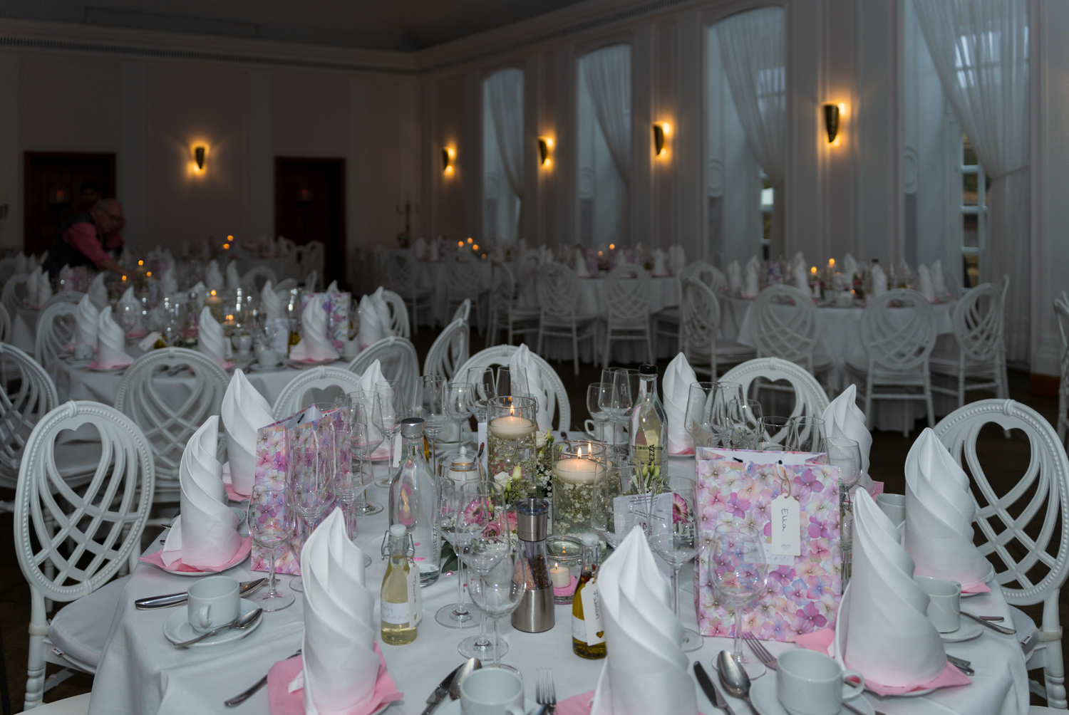Hochzeitsfotograf Berlin – HOchzeitslocation landhaus Hubertus Ballsall tische dekorationen