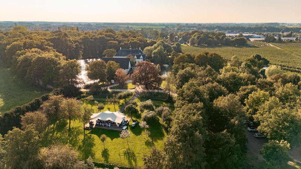 Trouwen in Ewijk bij Slot Doddendael door Gerard van Roekel