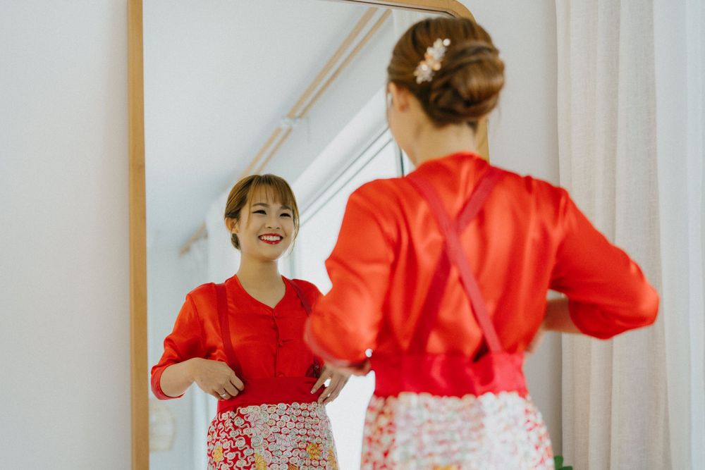 "Gold Coast wedding photographer: Bride prep in picturesque Summergrove Estate suite"