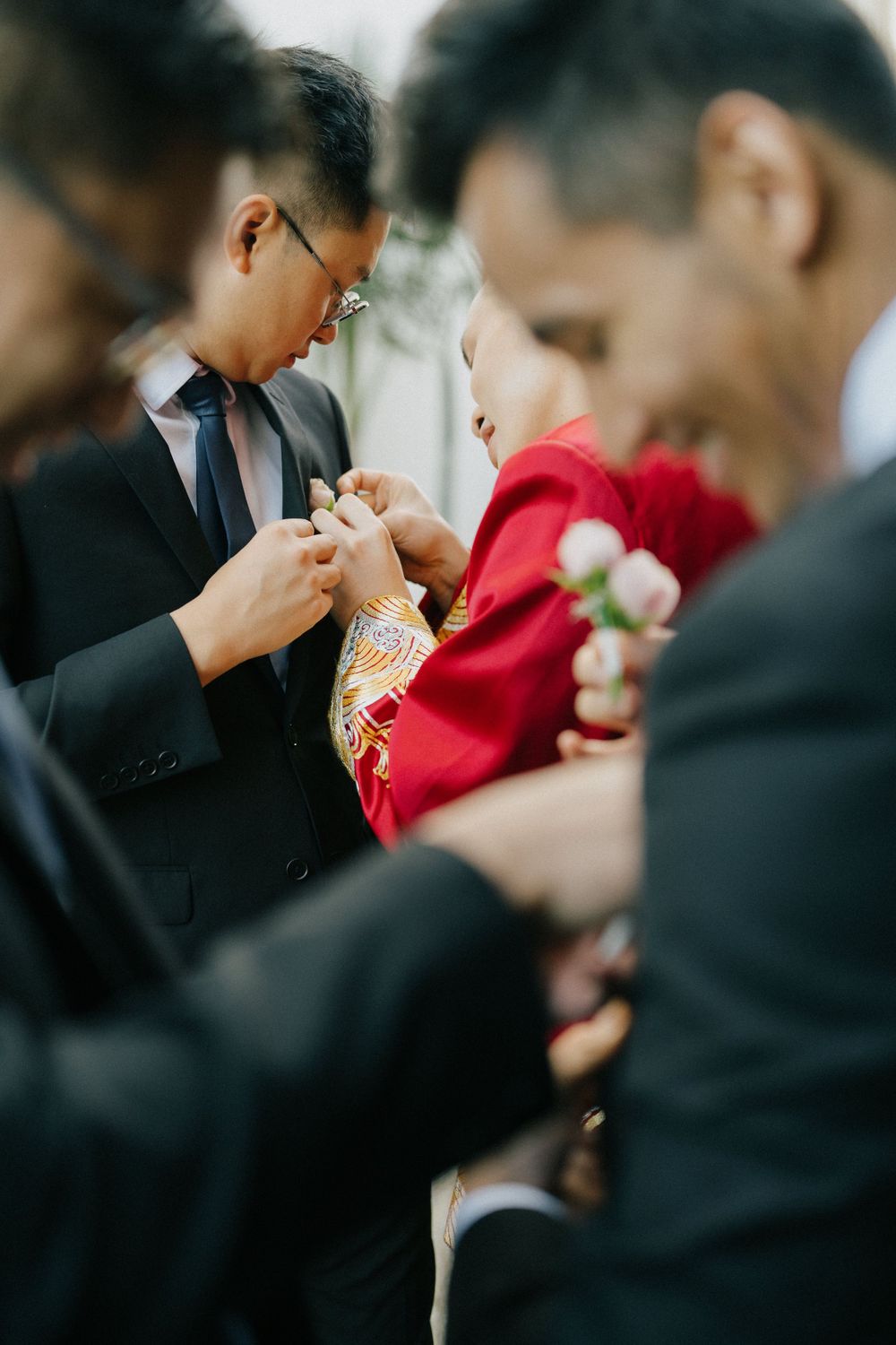 "Brisbane photographer: Groom getting ready with hinterland views at Summergrove Estate"