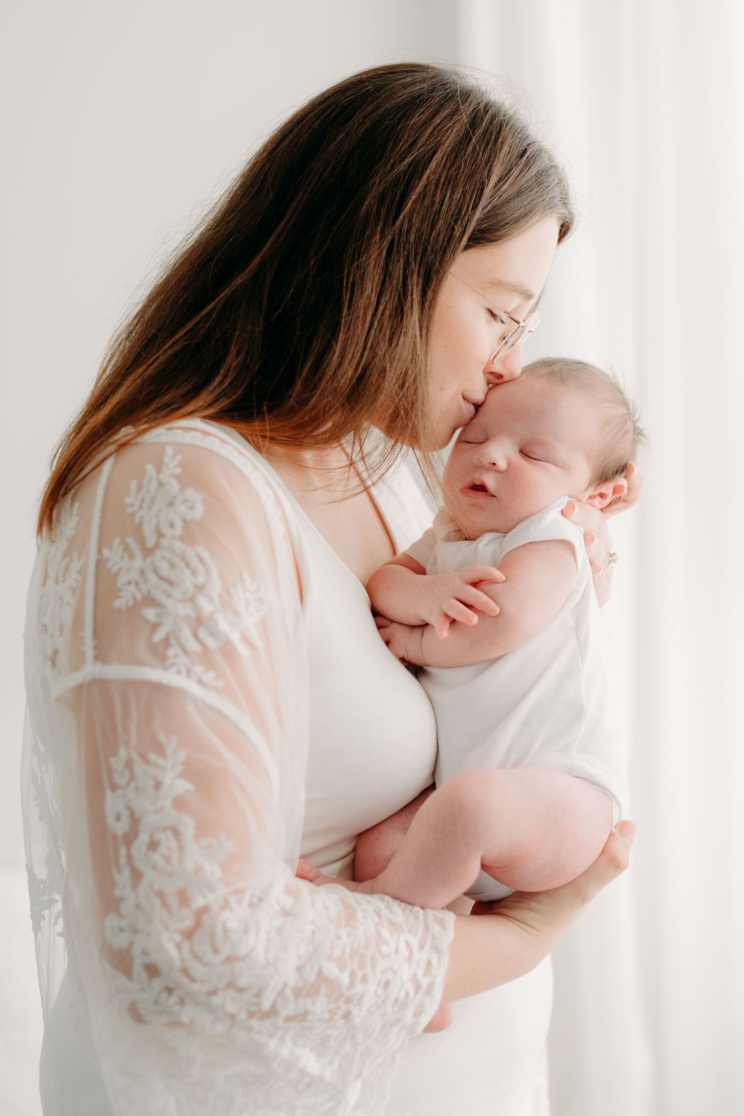 Photographe de maternité et nouveau-né à Saint-Augustin-de-Desmaures, près de Québec. Garde-robe cliente disponible pour maman et bébé