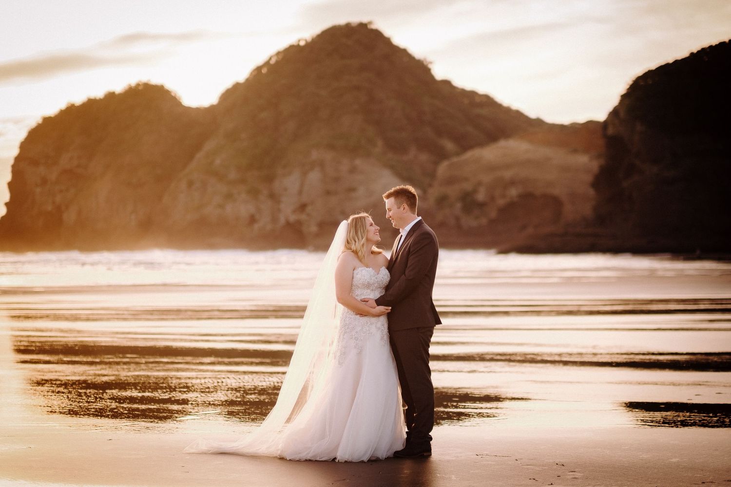 Rebekah & Cawood at Te Henga / Bethells Beach