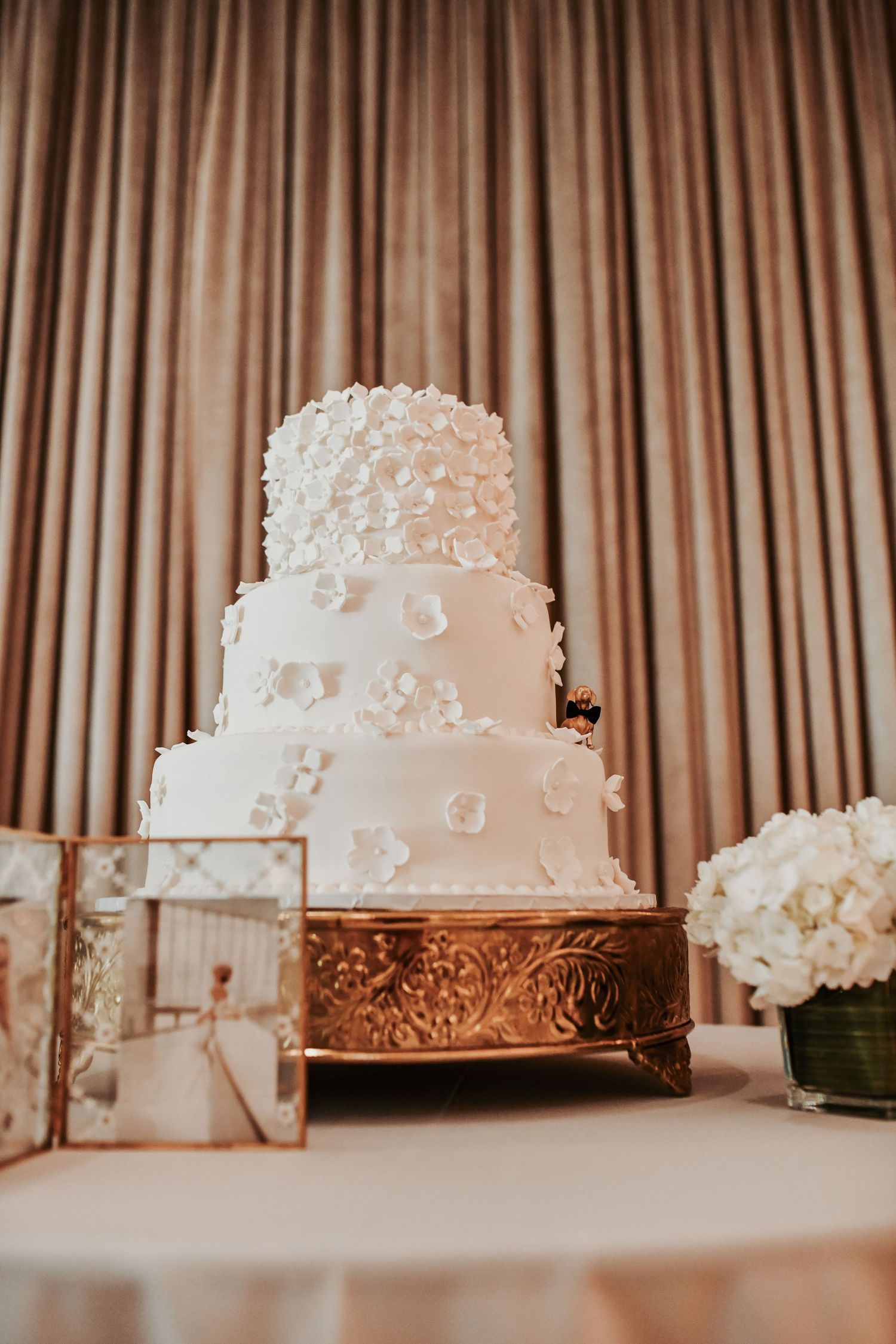 Wedding cake cutting during a black-tie Dallas reception
