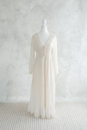 Robe semi diaphane avec pois textures