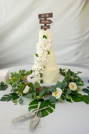 wedding cake backyard wedding Boise Idaho Milestones Portraits