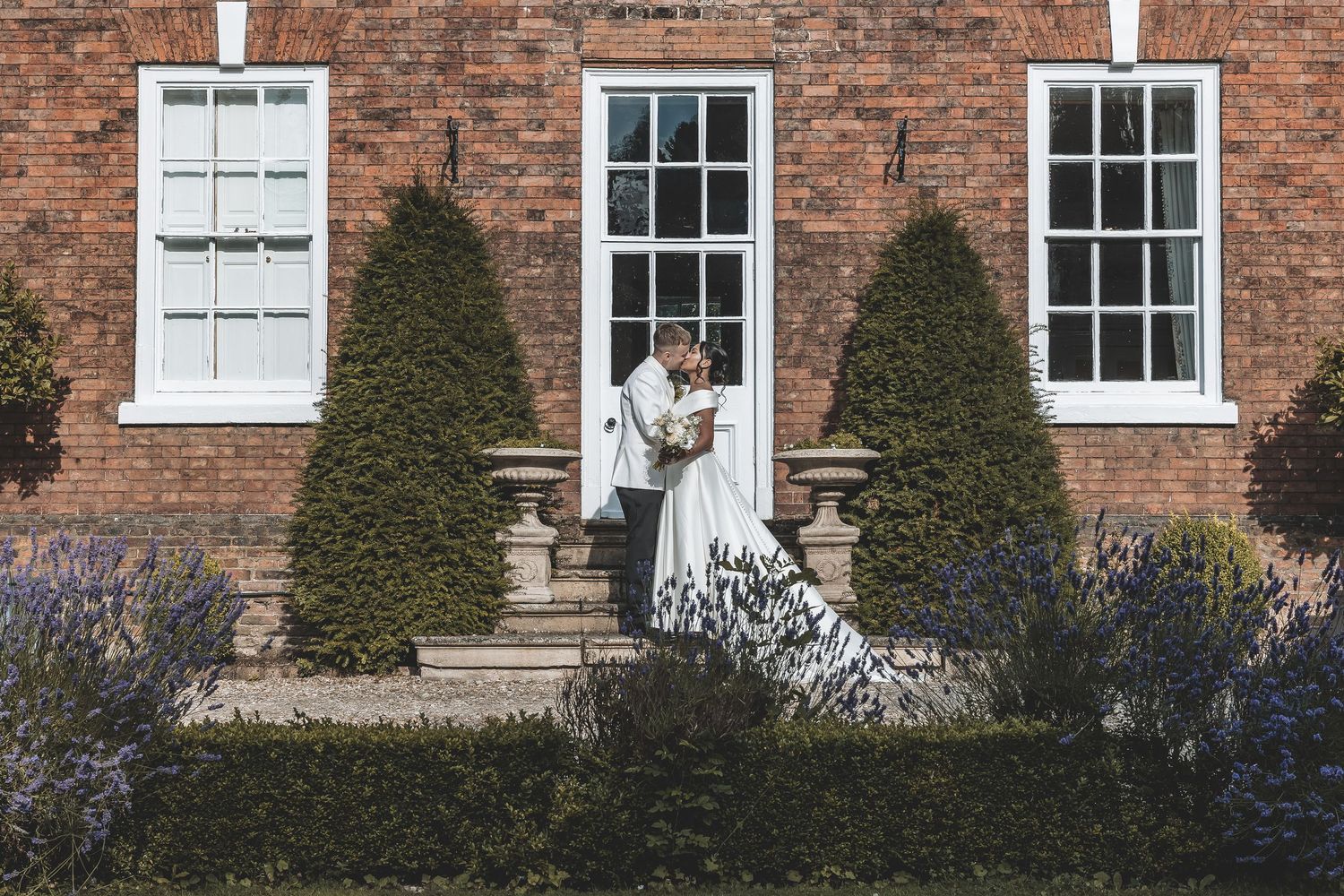 Relaxed wedding photography at Bardney Hall in Lincolnshire