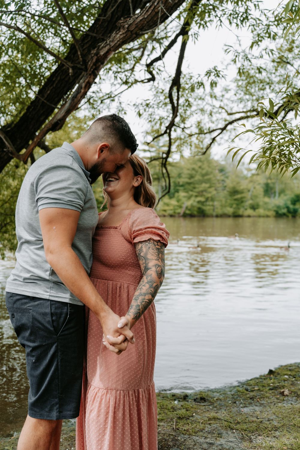 Séance photo de couple au Parc-nature de l'Île-de-la-Visitation