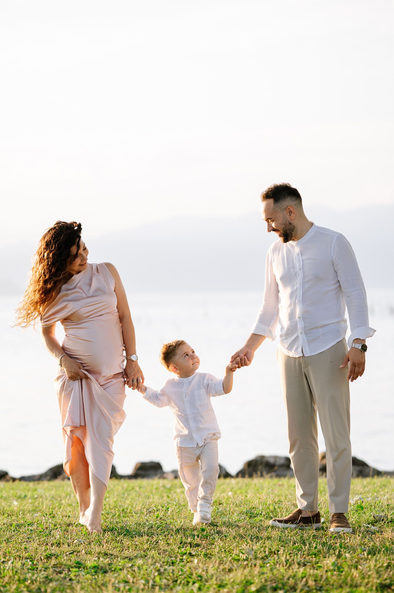 famiglia durante servizio fotografico maternity