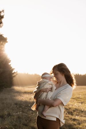 christchurch photographer capturing natural motherhood moments at mcleans island