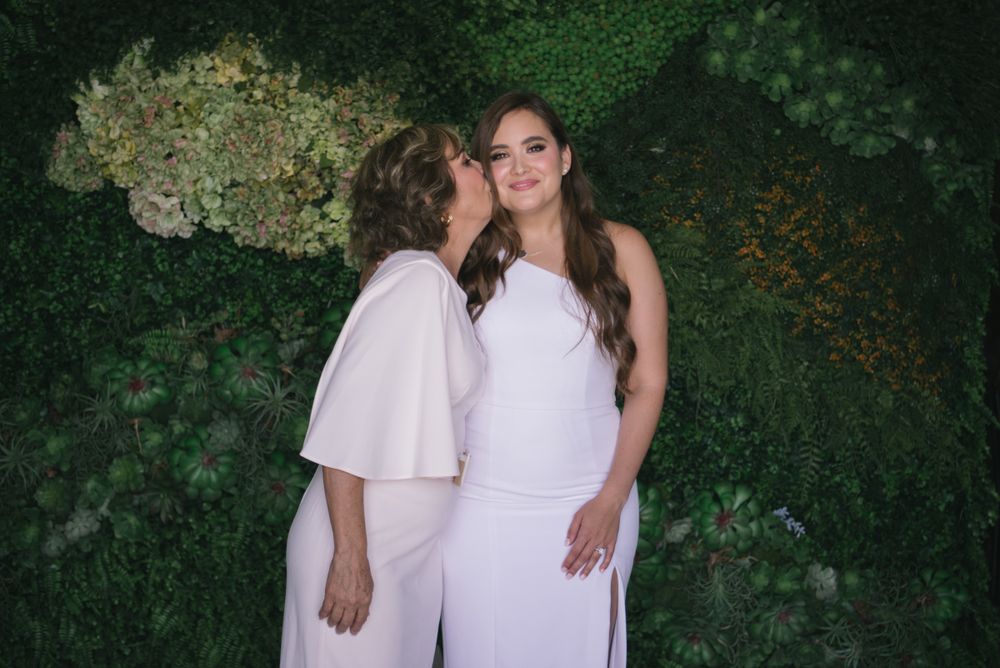 bride with her love ones bridal shower jardin corinthian mission texas wedding photography