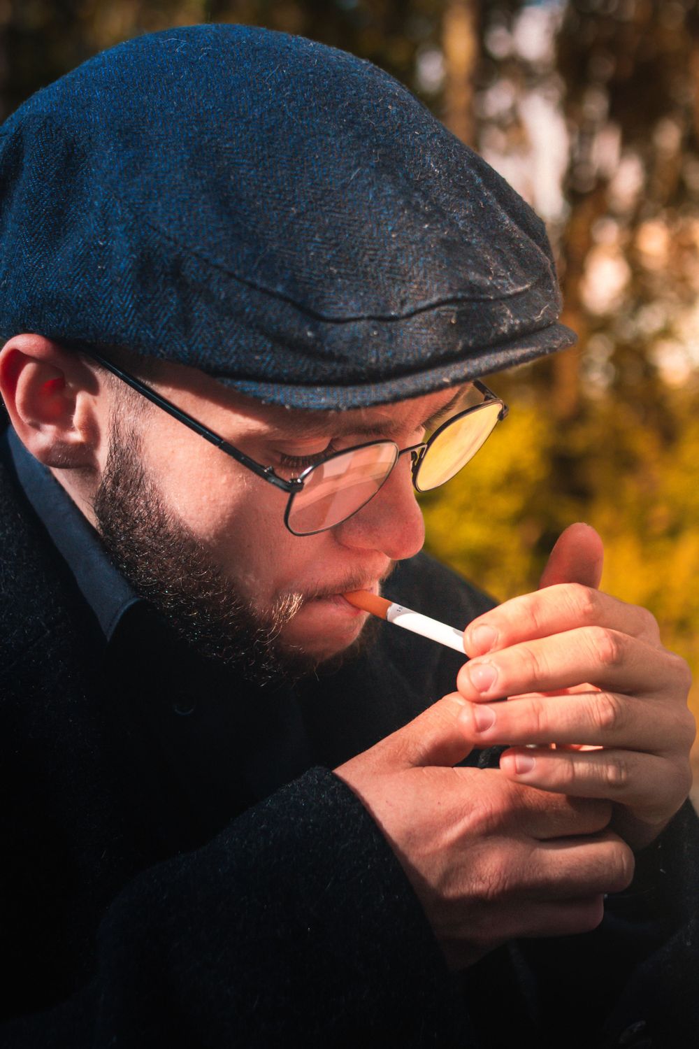 Séance photo de Florent sur le thème Peaky Blinders, avec une ambiance rétro et élégante, capturant l'esprit de l'époque avec un style disti