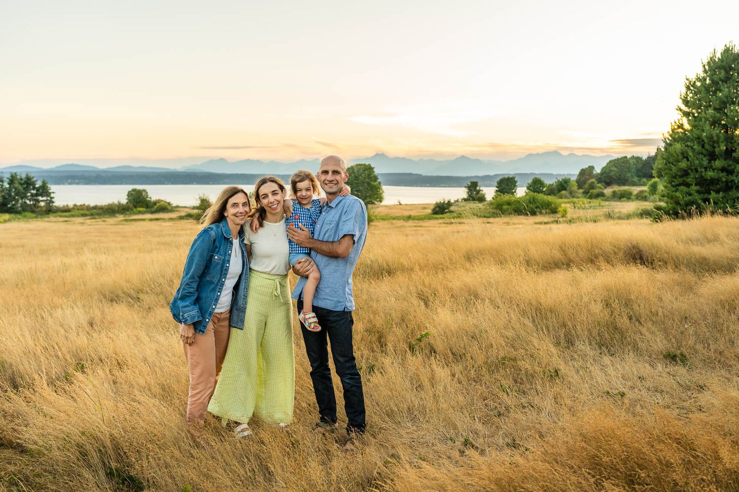 Extended family portrait at Discovery park at sunset.