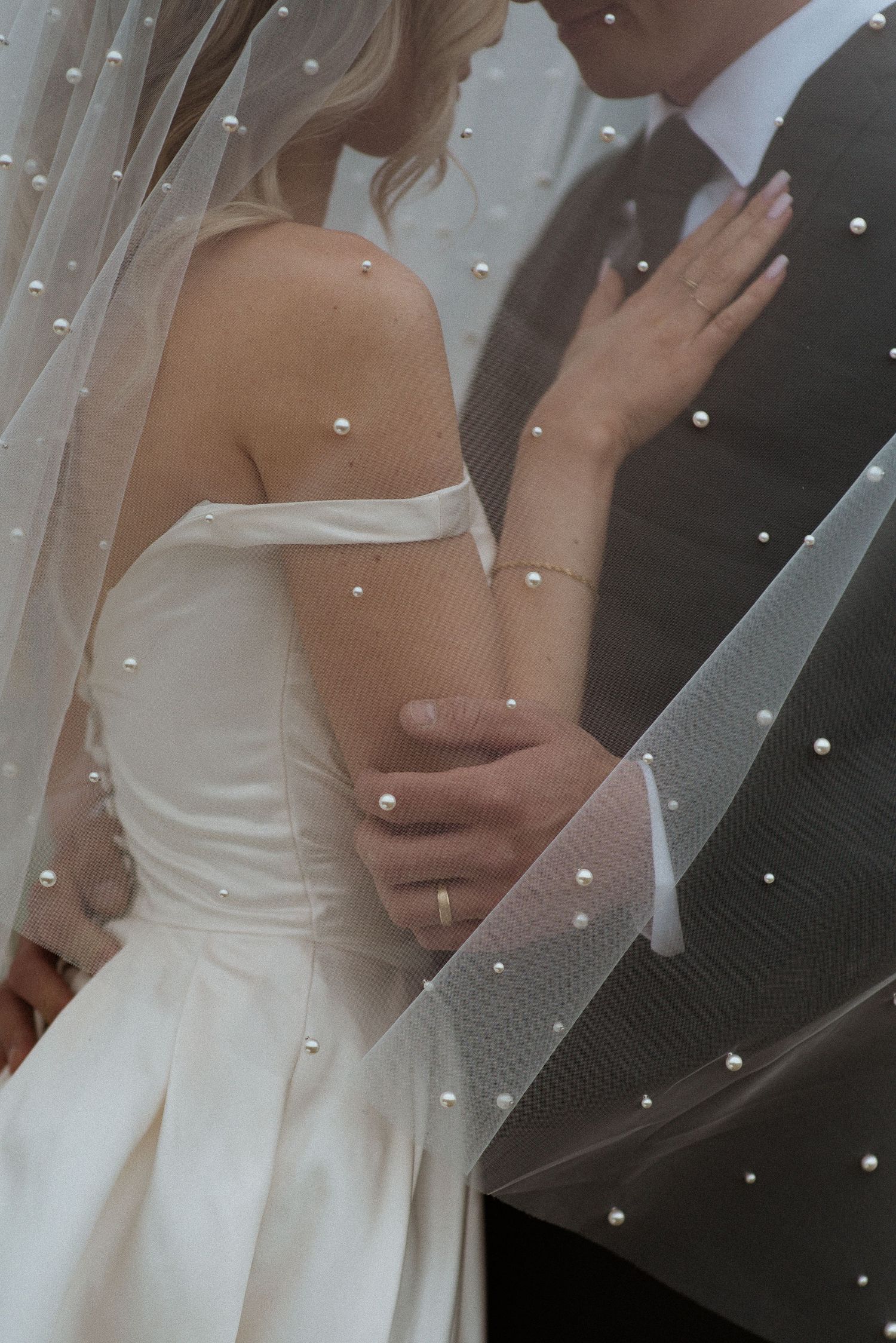 Cinderella wedding details, pearl veil