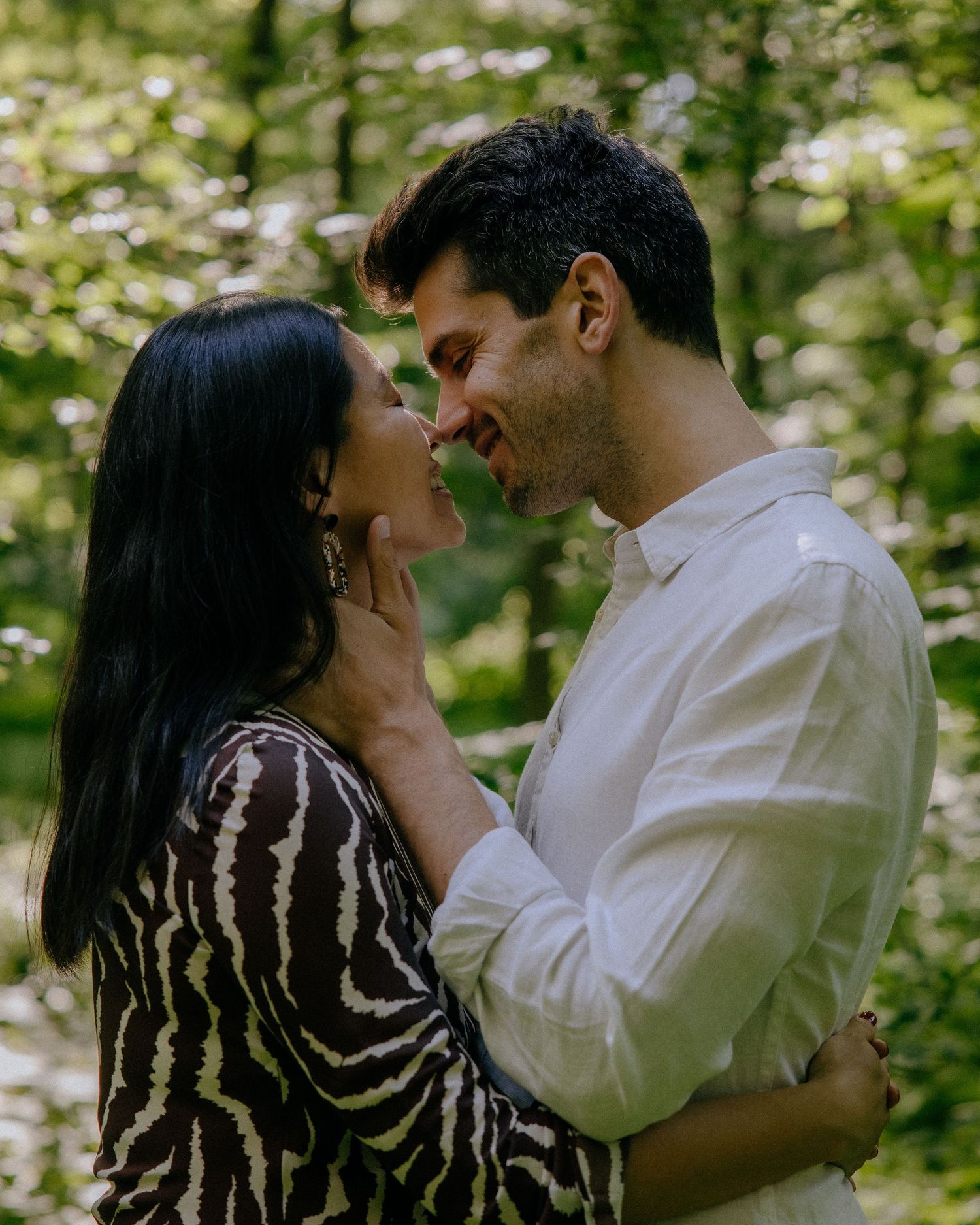 Shooting couple, photos de famille, photos de grossesse, photos de naissance, shooting lifestyle. À Paris par la Julie Fox Photography
