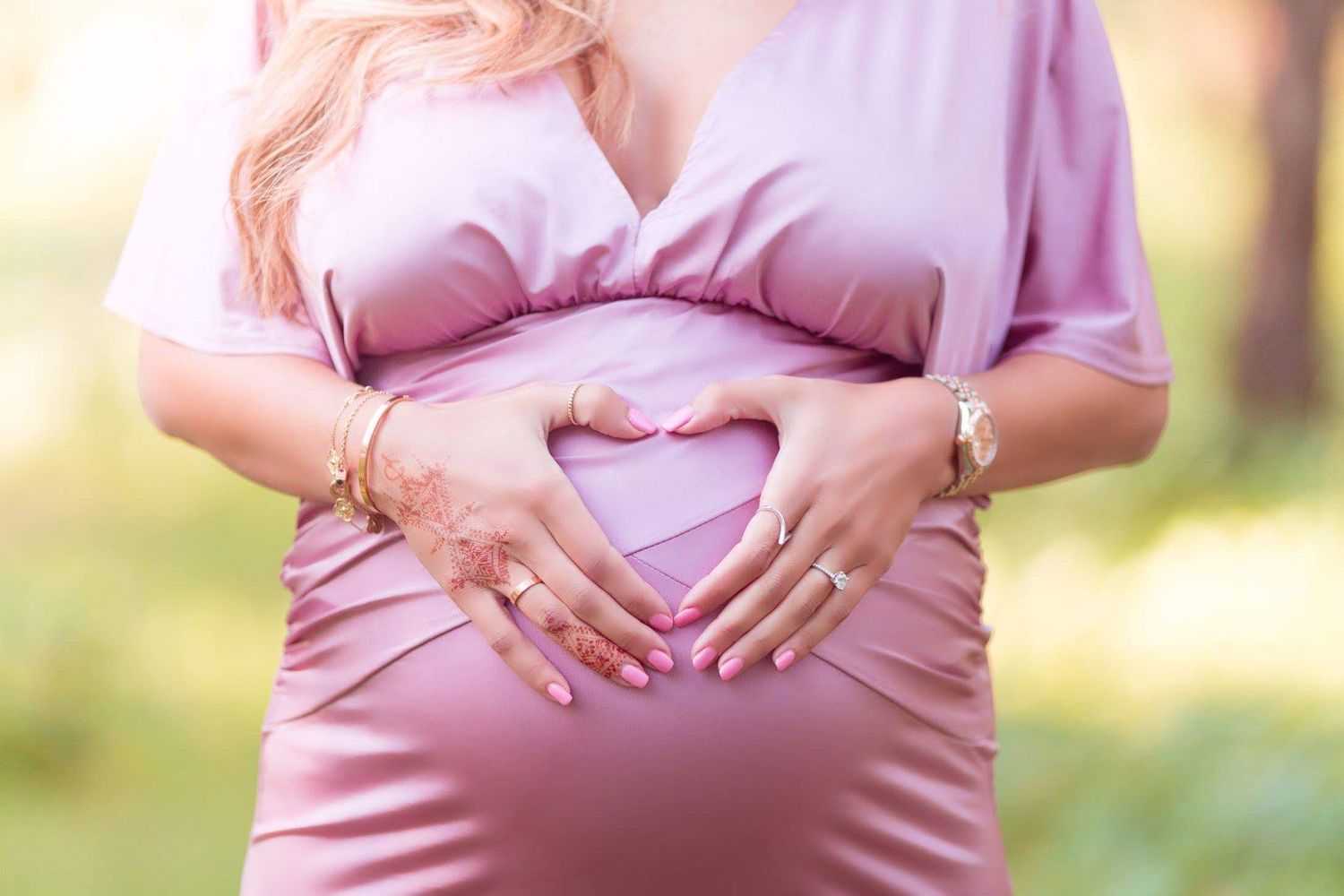 Portrait of a pregnant woman, Natural light. Maternity Photography session. Outdoor photography. pregnancy photography