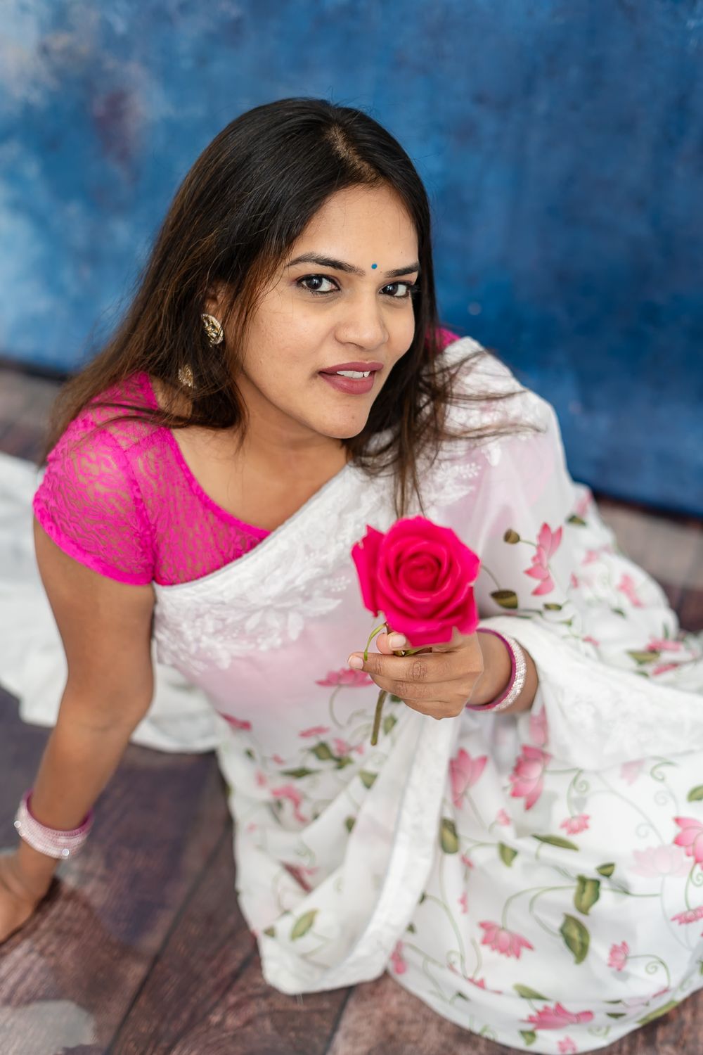 Elegant self-portrait in Tracy, CA photos studio. Light & airy outdoor photoshoot capturing natural beauty and confidence.