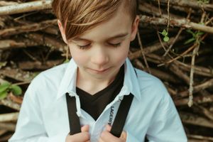 Melissa Stuer Photography Moederschapsfotograaf Moerbeke Oost-Vlaanderen
kinderfotografie eerste communie jongen plantentuin meise vijver