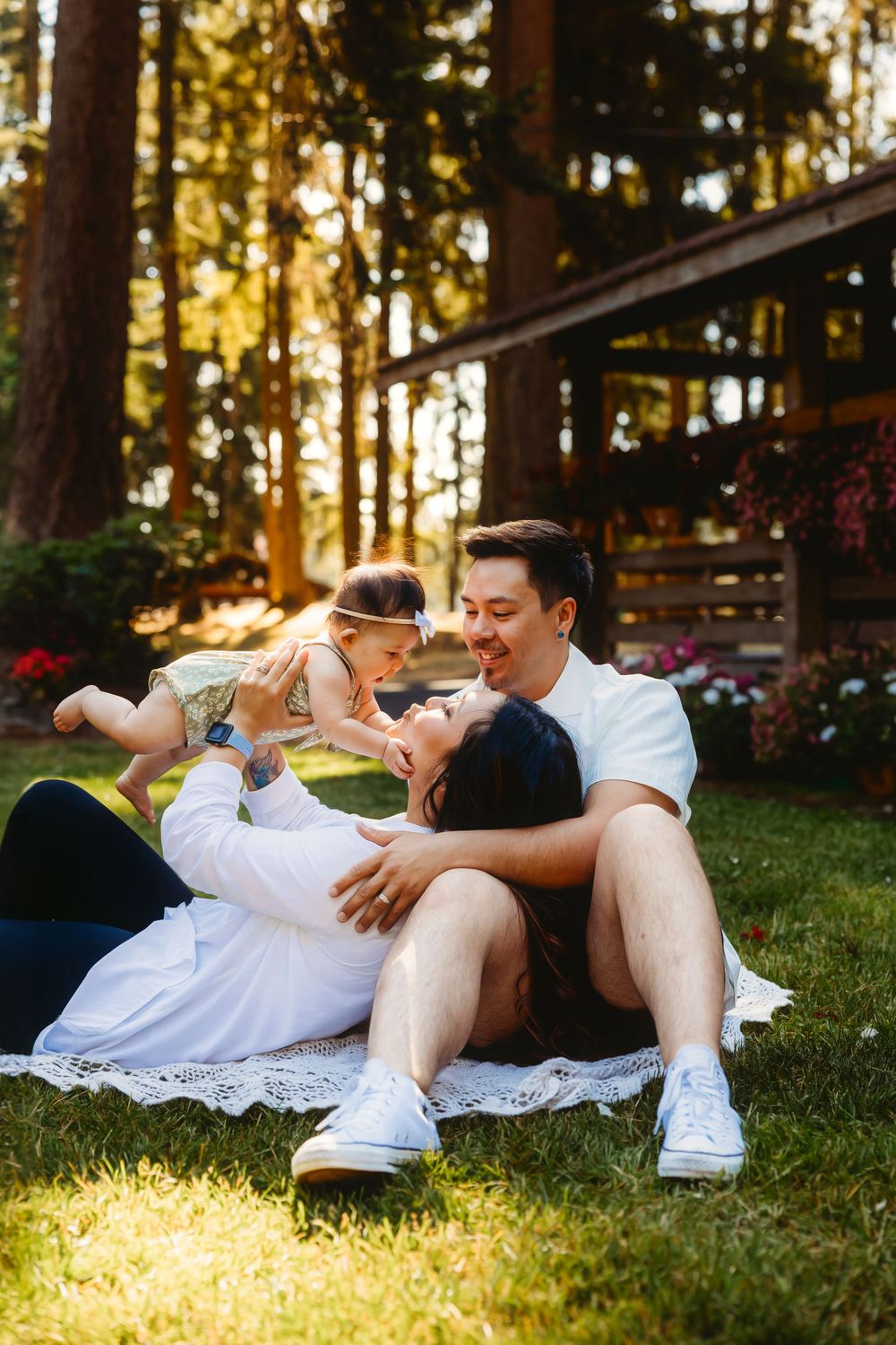 Family photo session with baby at Frontier Park in Graham Washington