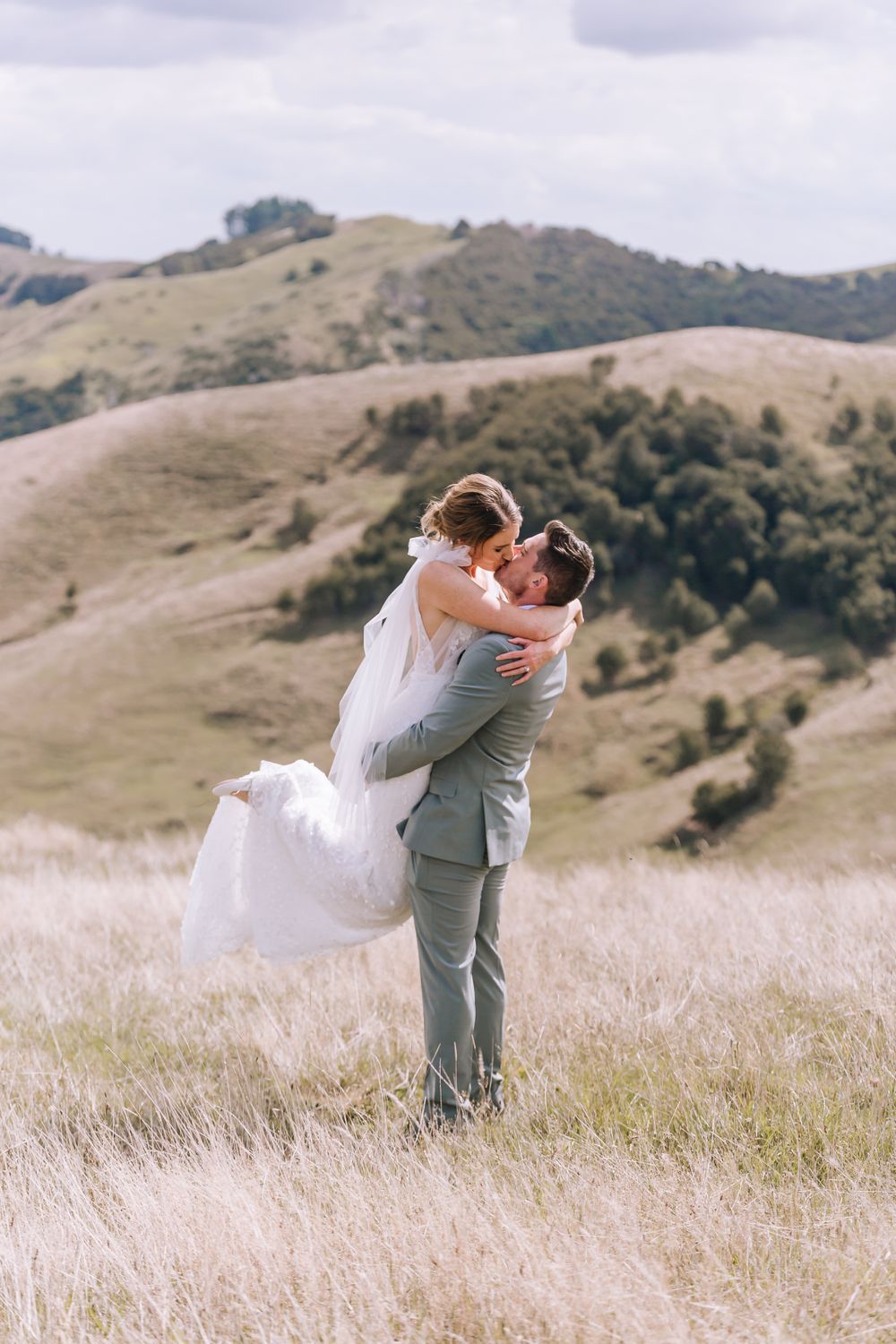 Rebecca and Jacob at their farm wedding in Hukutaia by coromandel photographer jenna james photography