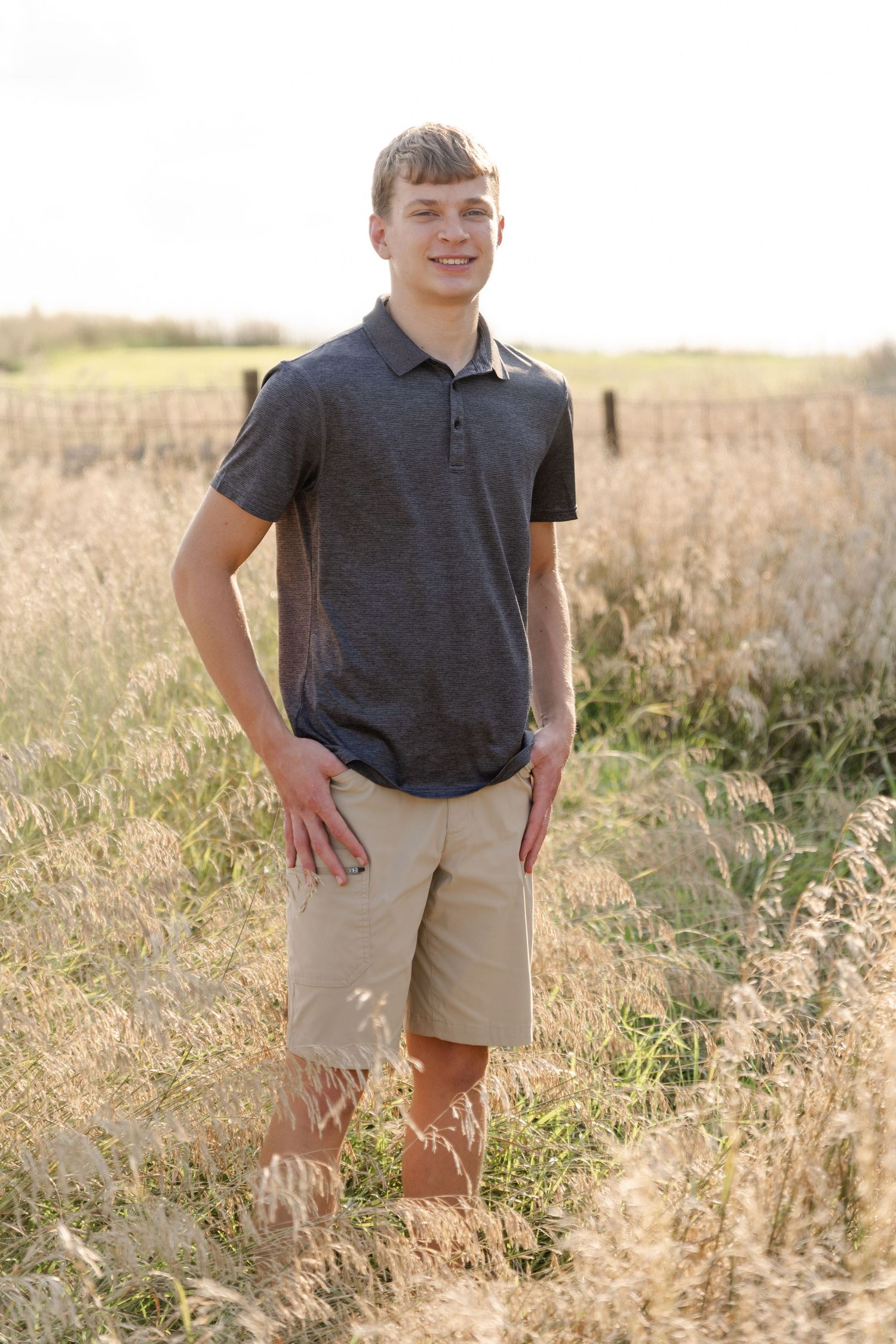 becky Katzberg photography senior boy in central nebraska in a grassy field
