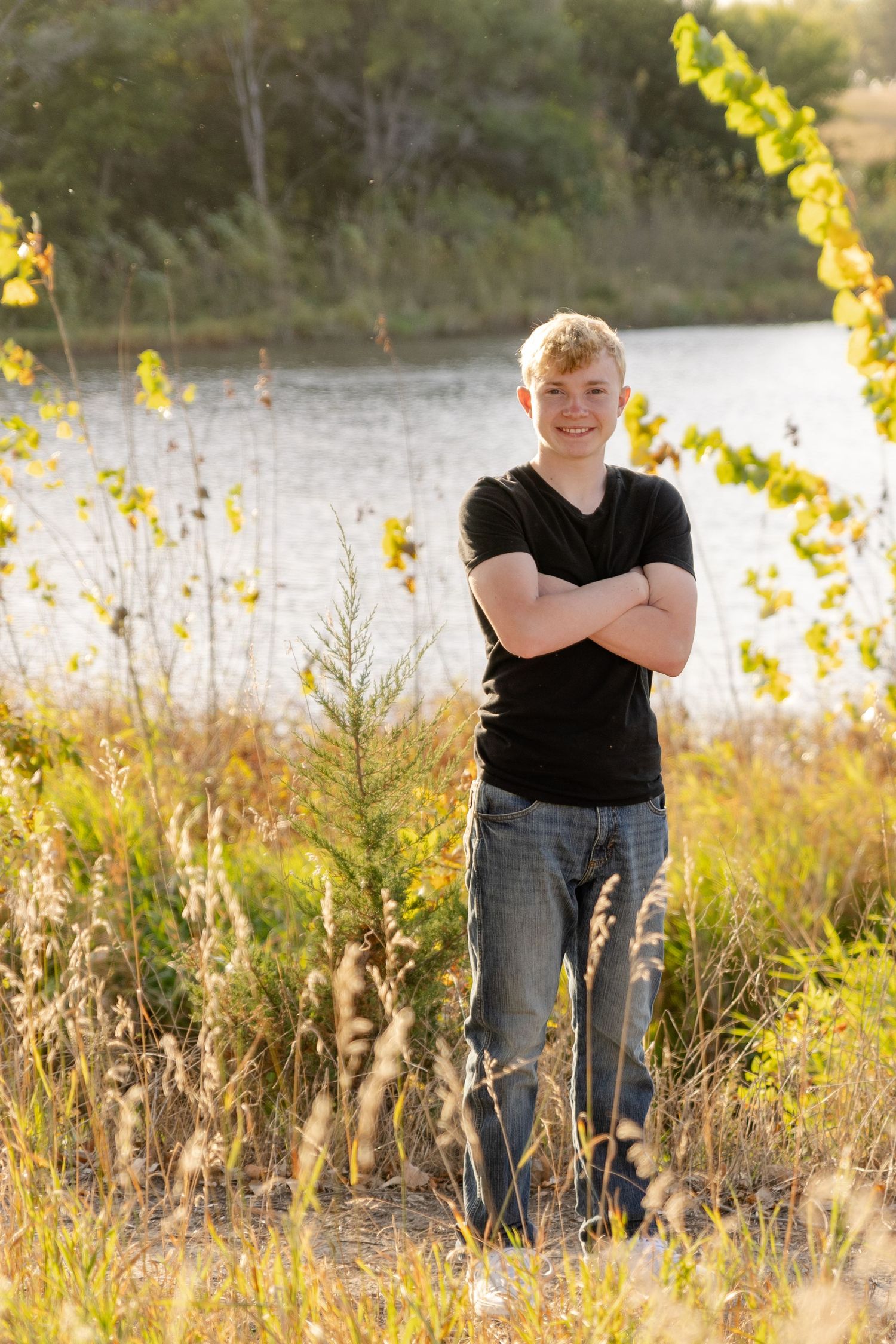 becky Katzberg photography senior boy natural light photographer by lake