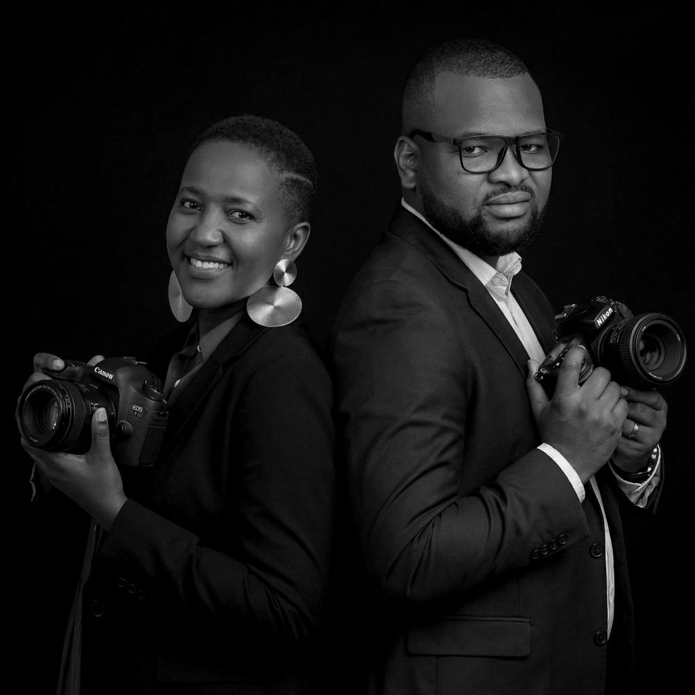 Deux photographes professionnels de LT Signature Studio spécialisés en photographie de mariage au Québec, capturant avec sensibilité, élégan