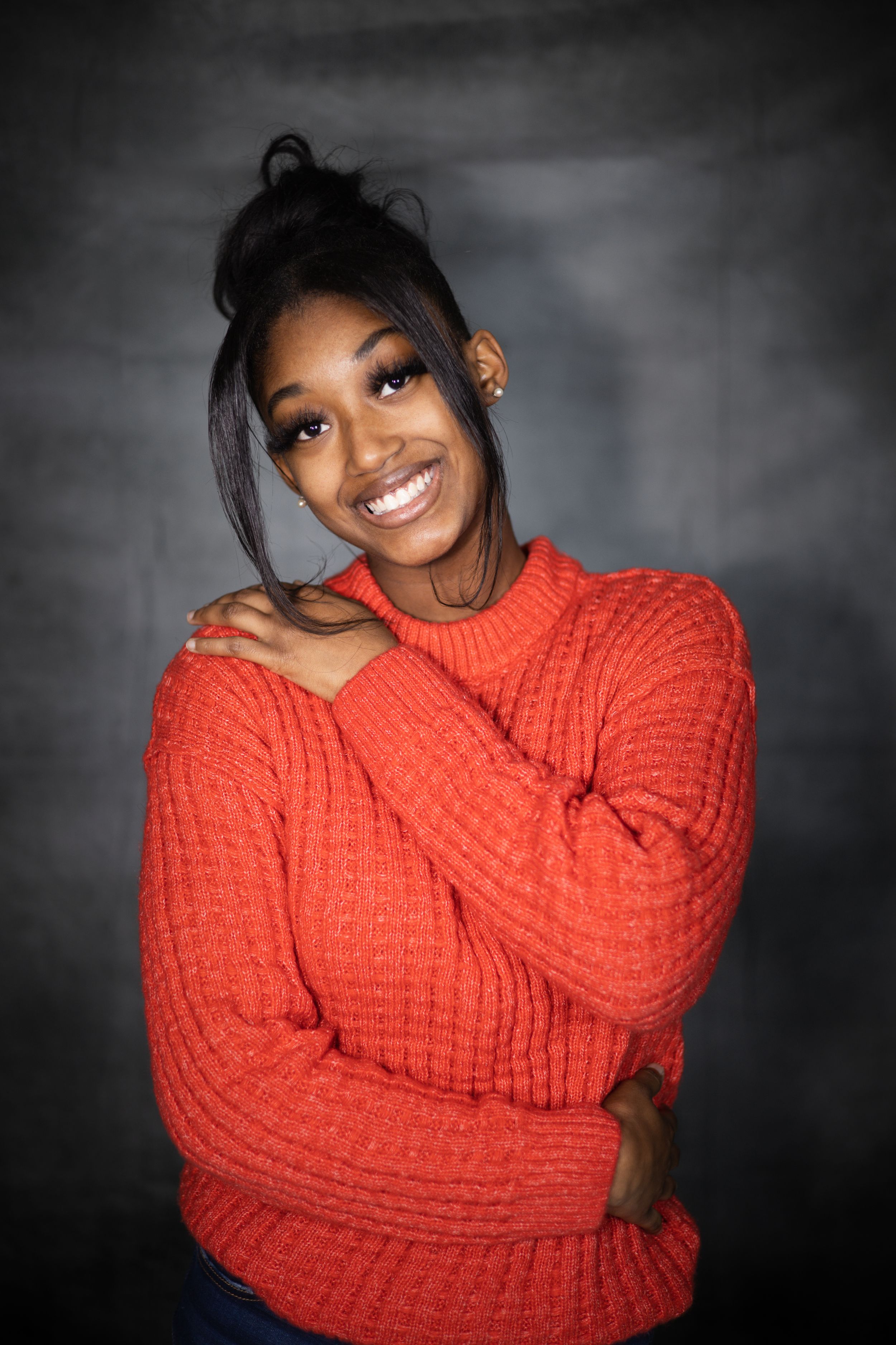 Portrait photo of a young woman