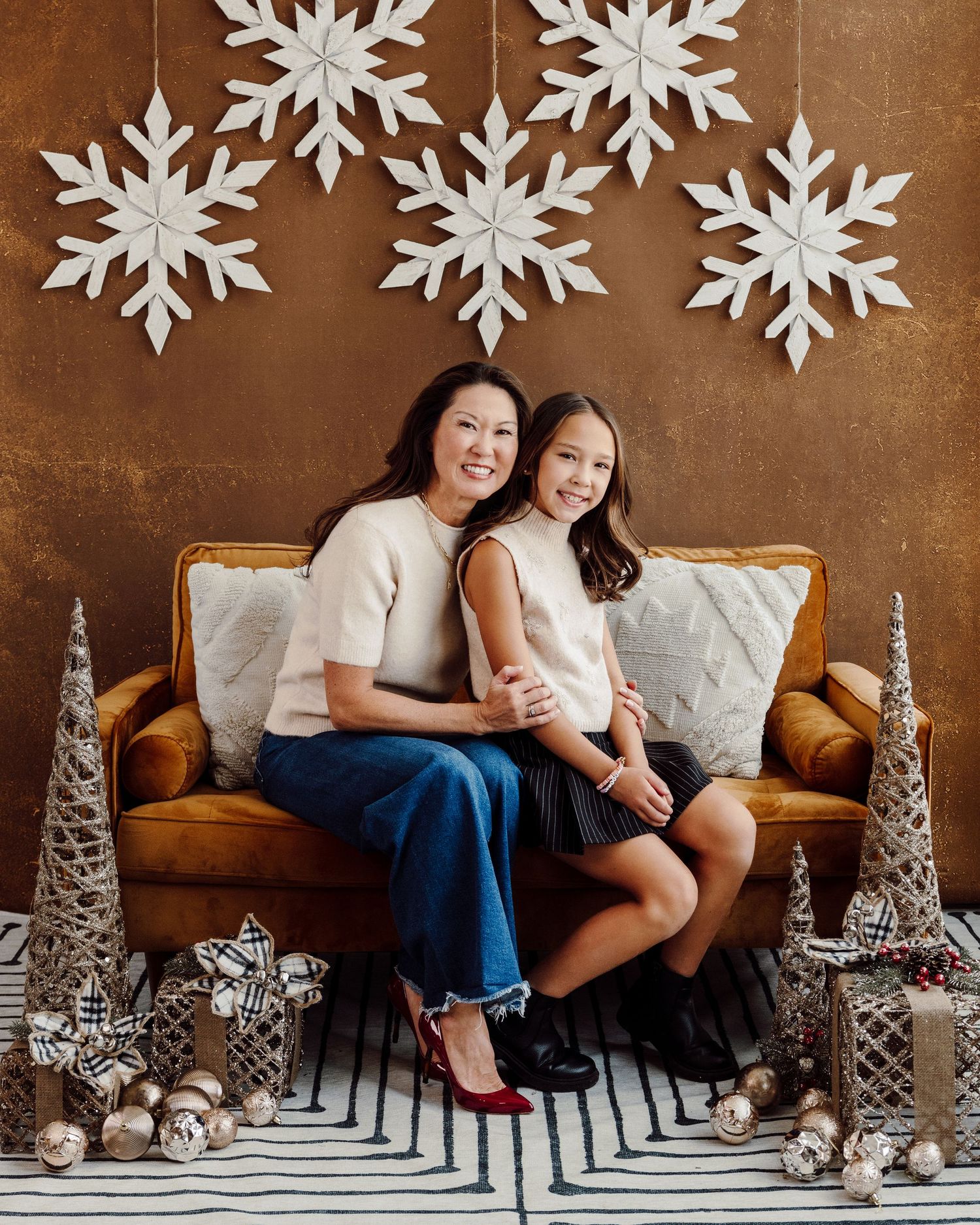 holiday photo session, holiday portraits, holiday mini session, cute holiday sets, christmas cards, christmas photo shoot, holiday cards